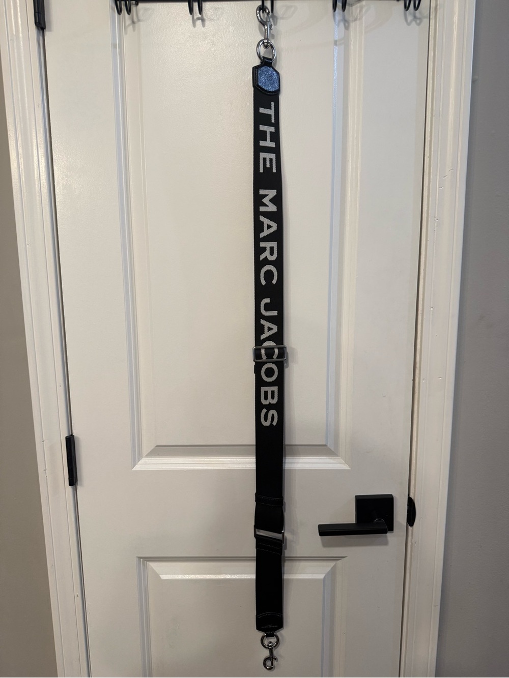 MARCJACOBS LOGO STRAP